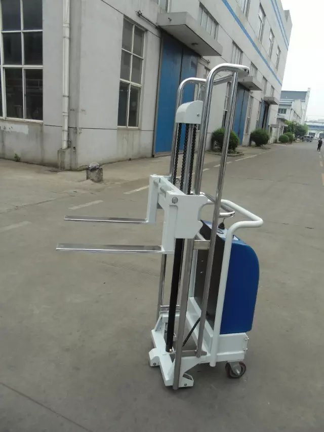深圳輕型半電動(dòng)堆高車