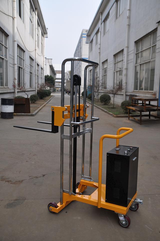 深圳輕型半電動堆高車