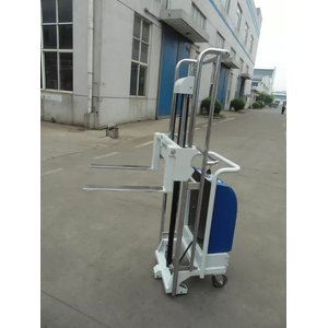 深圳輕型半電動堆高車